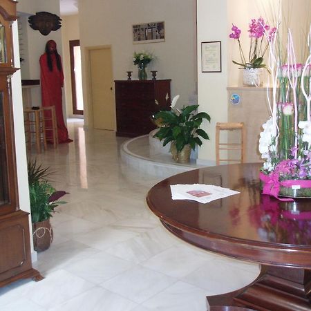 Efplias Hotel Apartments Piraeus Buitenkant foto