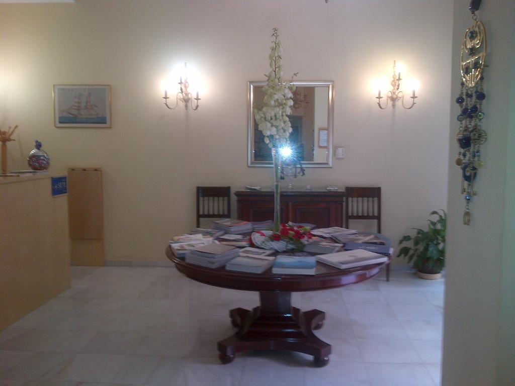 Efplias Hotel Apartments Piraeus Buitenkant foto
