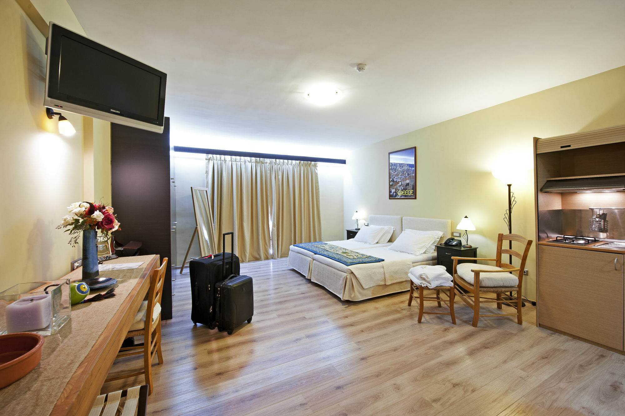 Efplias Hotel Apartments Piraeus Buitenkant foto