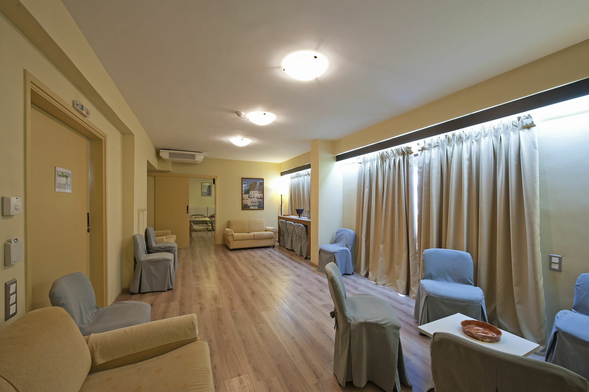 Efplias Hotel Apartments Piraeus Buitenkant foto