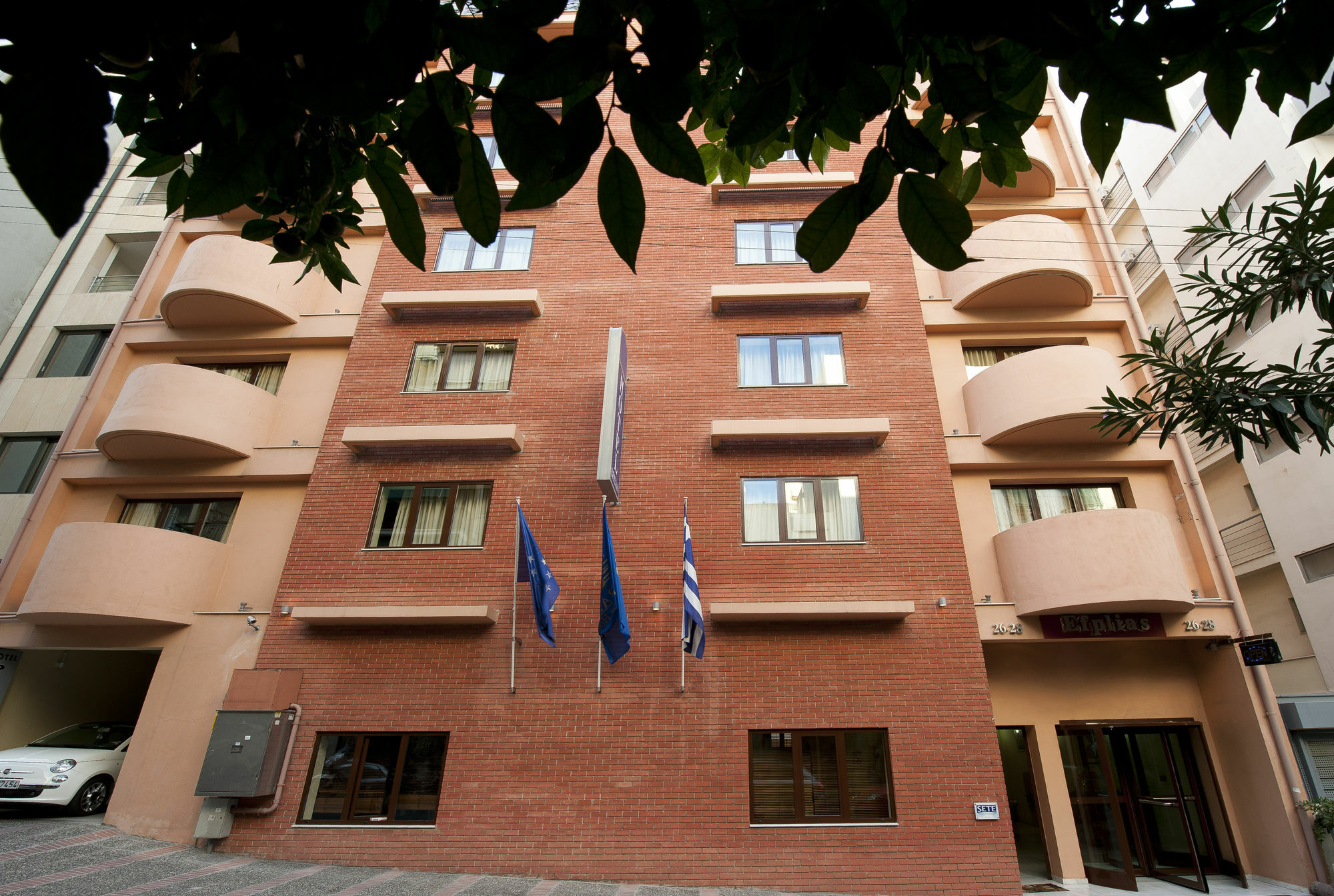 Efplias Hotel Apartments Piraeus Buitenkant foto