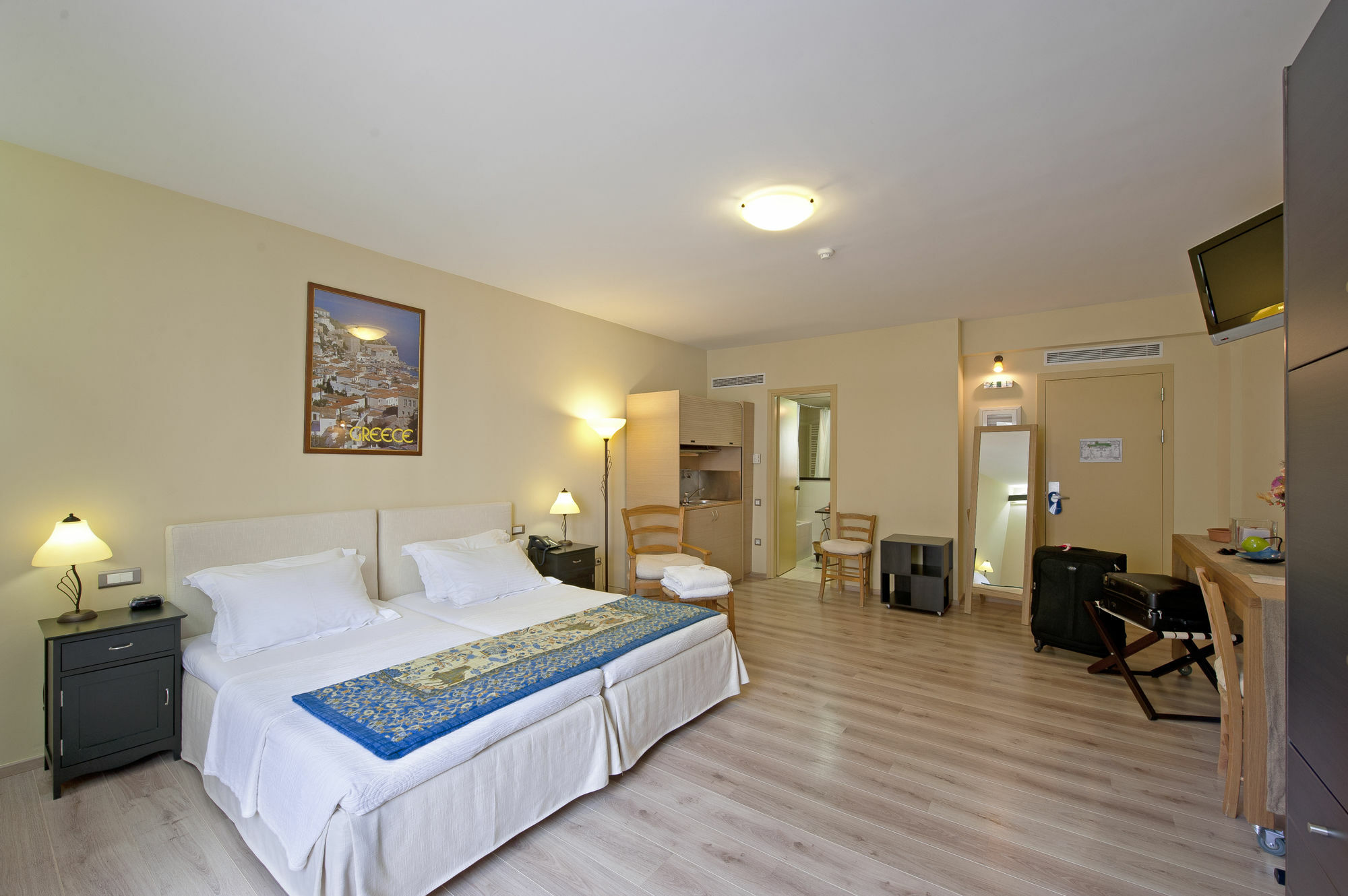 Efplias Hotel Apartments Piraeus Buitenkant foto
