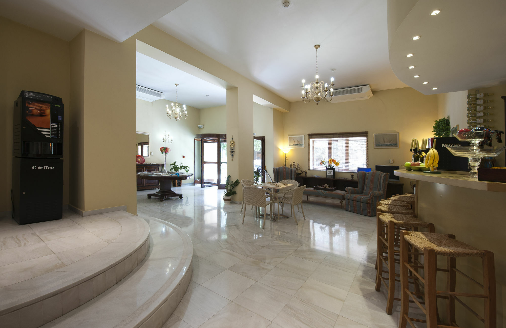Efplias Hotel Apartments Piraeus Buitenkant foto