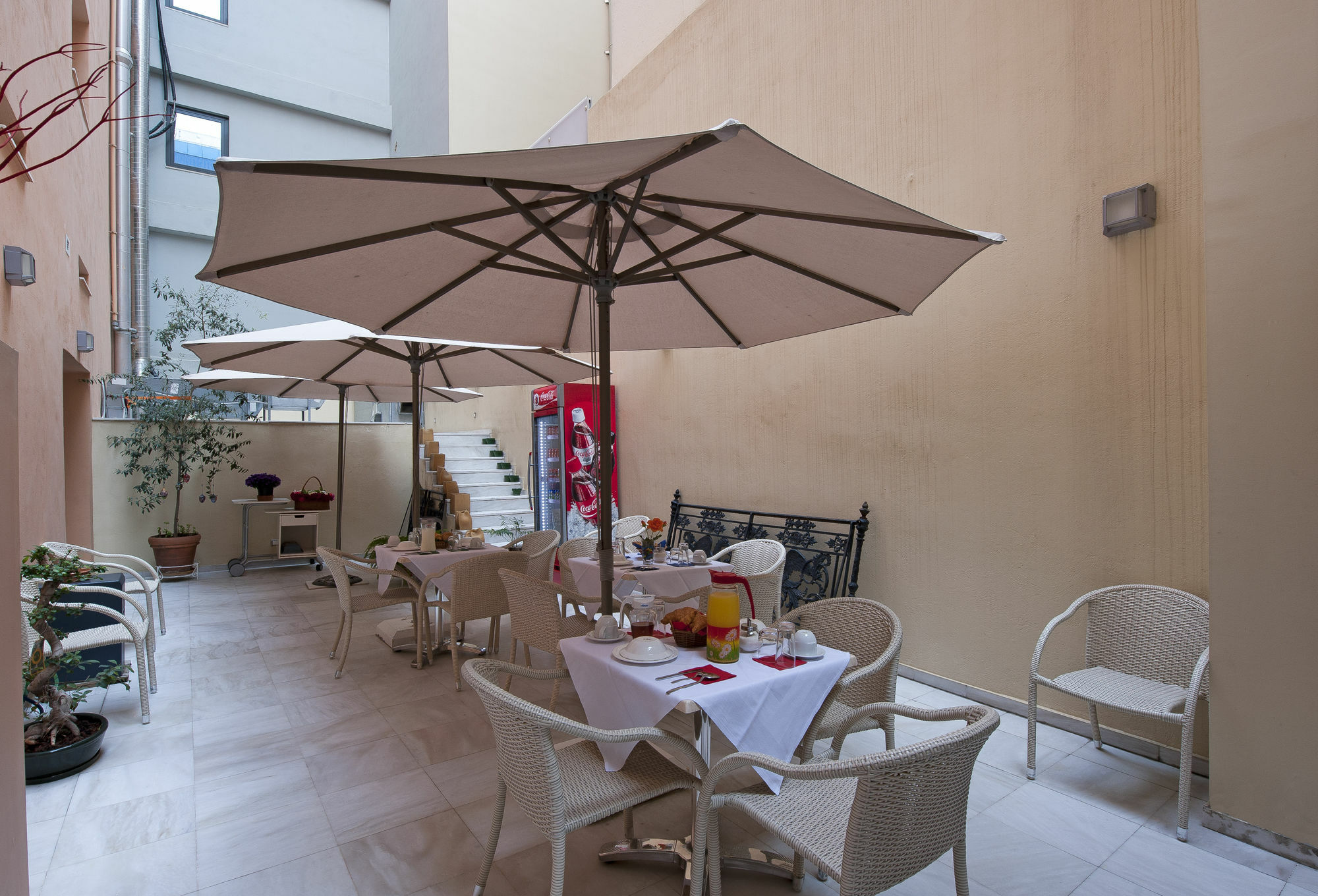 Efplias Hotel Apartments Piraeus Buitenkant foto