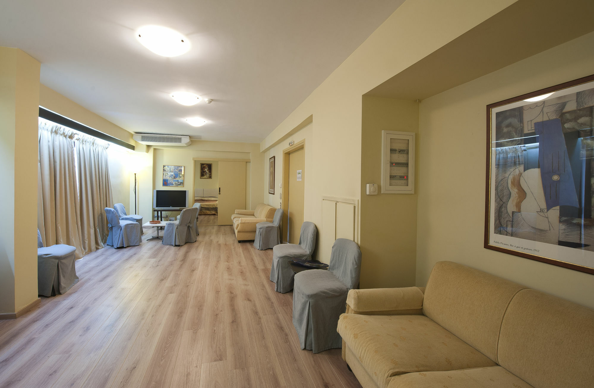 Efplias Hotel Apartments Piraeus Buitenkant foto