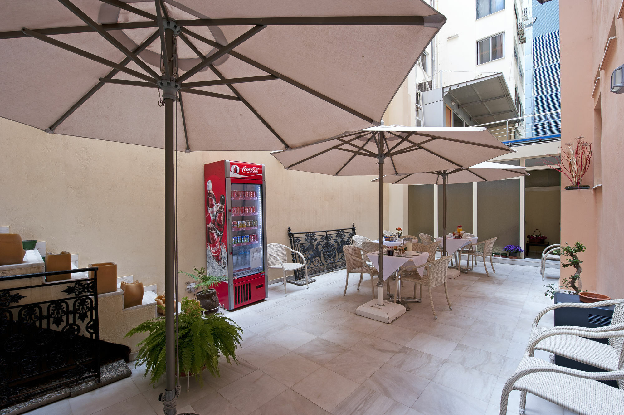 Efplias Hotel Apartments Piraeus Buitenkant foto