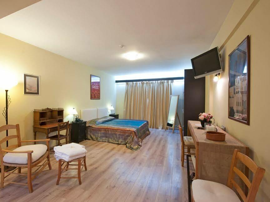 Efplias Hotel Apartments Piraeus Buitenkant foto